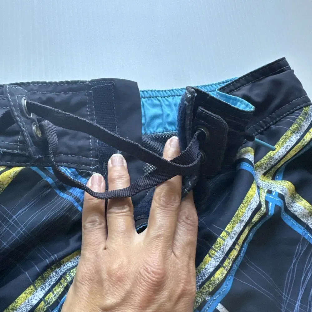 Speedo Men’s Board Swim Shorts Size M Black Blue Yellow Plaid Cargo Pocket